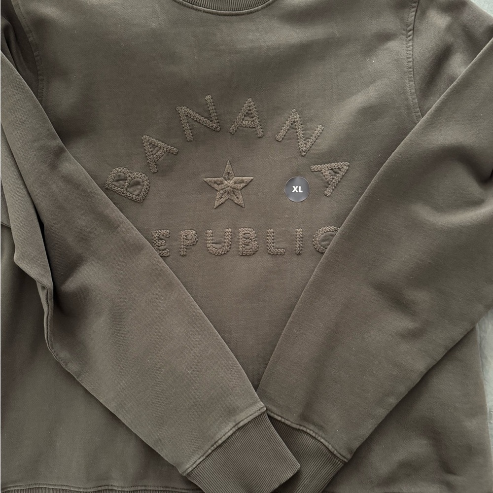 Banana Republic Men's Khaki Crewneck Sweatshirt